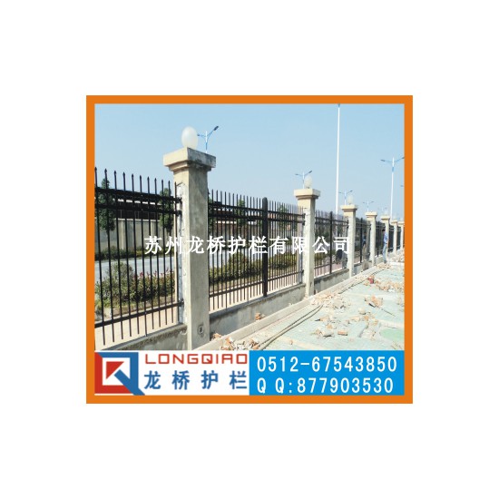 苏州本地工厂隔离栅厂区围墙栏杆 龙桥订制免焊接拼装式锌钢护栏