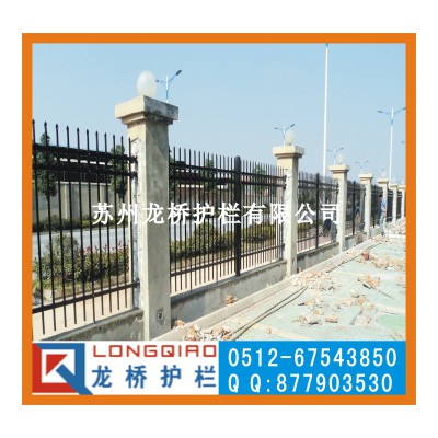 苏州本地工厂隔离栅厂区围墙栏杆 龙桥订制免焊接拼装式锌钢护栏